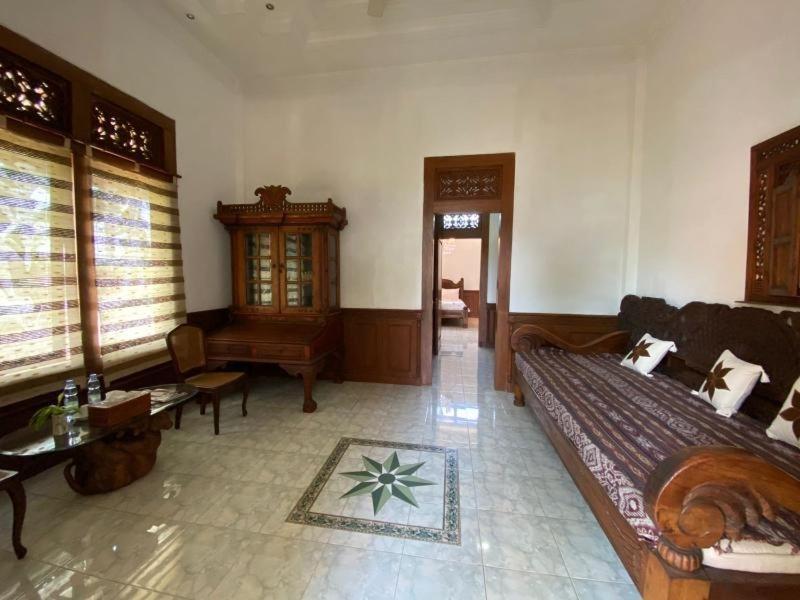 Rumah Pesik Art Heritage Gondowulung ภายนอก รูปภาพ