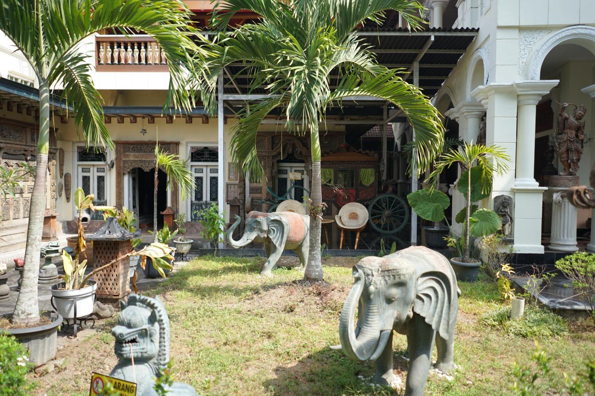 Rumah Pesik Art Heritage Gondowulung ภายนอก รูปภาพ